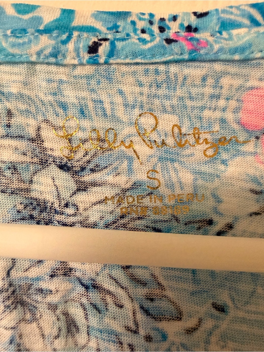 NWOT Lilly Loves North Carolina Etta V-Neck Top - Picture 4 of 5